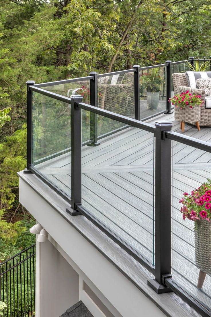Cam Balkon Korkuluğu ile Modern Alüminyum Küpeşte Uygulaması