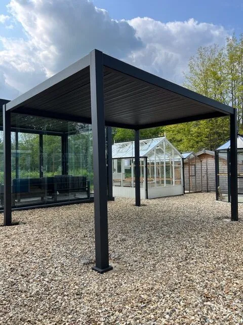 Geniş Teras ve Bahçe Alanları için Pergola Uygulaması